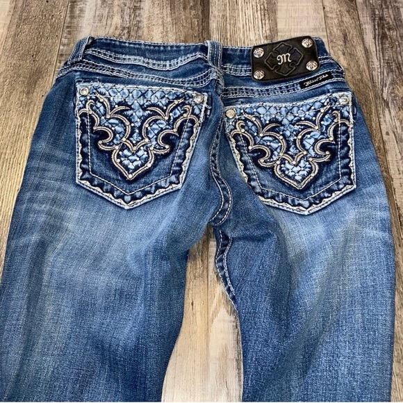 Gorgeous Hard To Find Miss Me Jeans - Picture 2 of 8